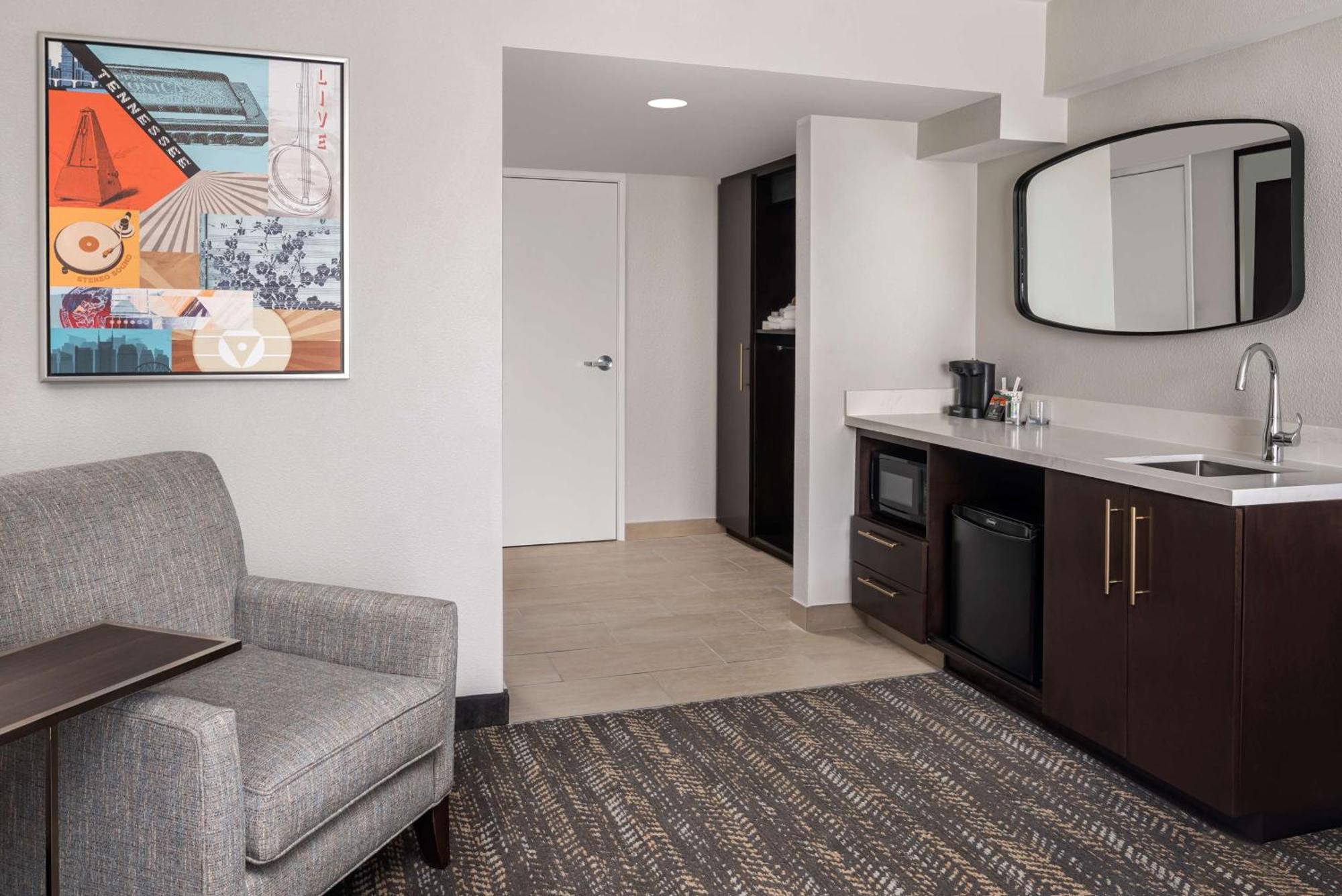 Embassy Suites By Hilton Nashville Airport Экстерьер фото